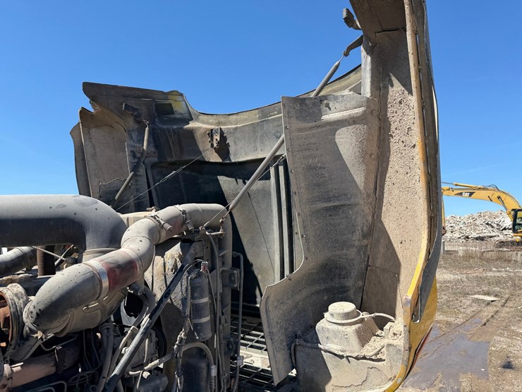 1995-mack-cl713-image-47