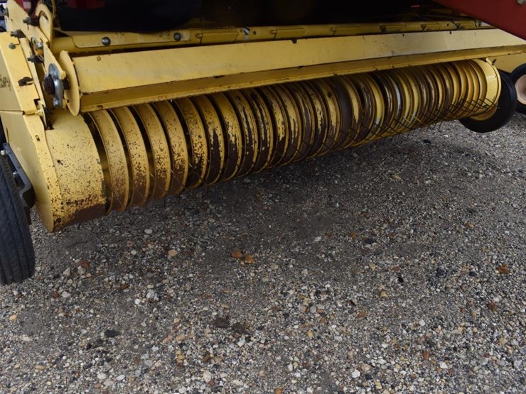 new-holland-br7090-image-4