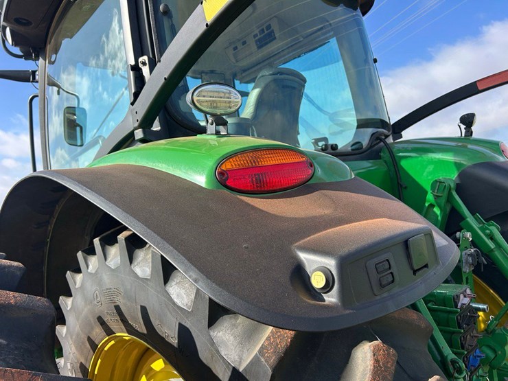 2016-john-deere-8345r-image-17