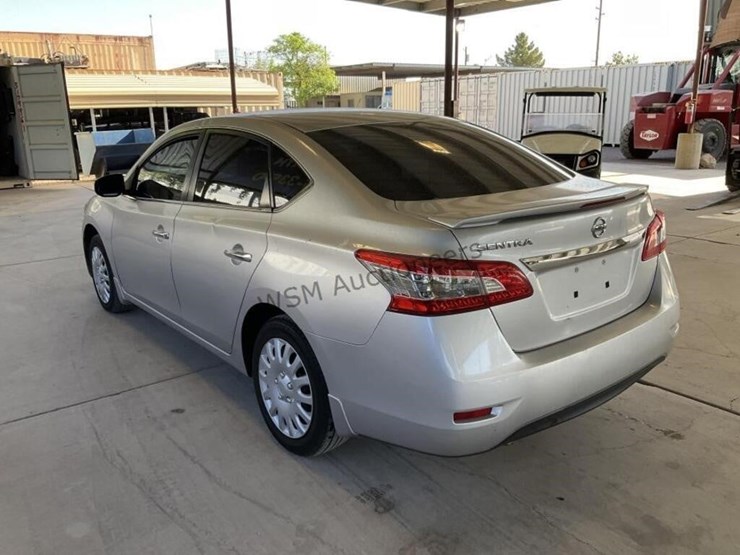 2015-nissan-sentra-sdn-image-5