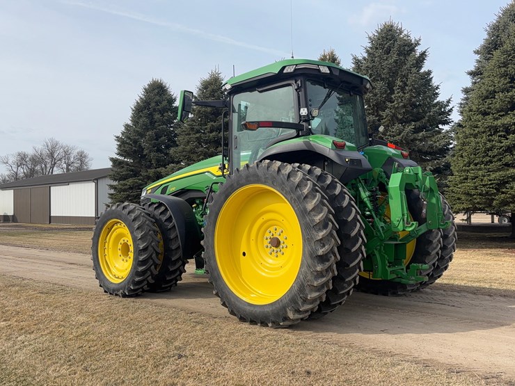 2022-john-deere-8r-370-image-7