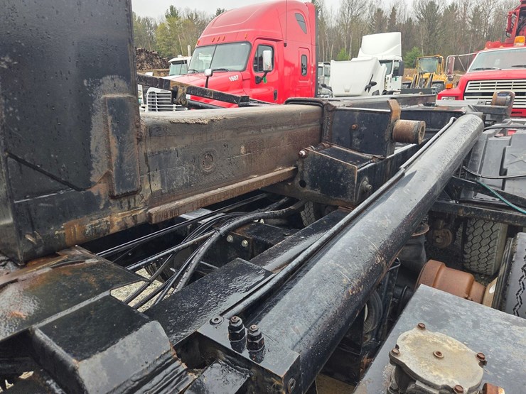 1995-peterbilt-357-image-26