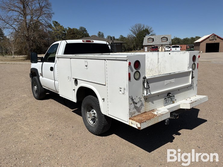 2004-chevrolet-silverado-3500-image-7