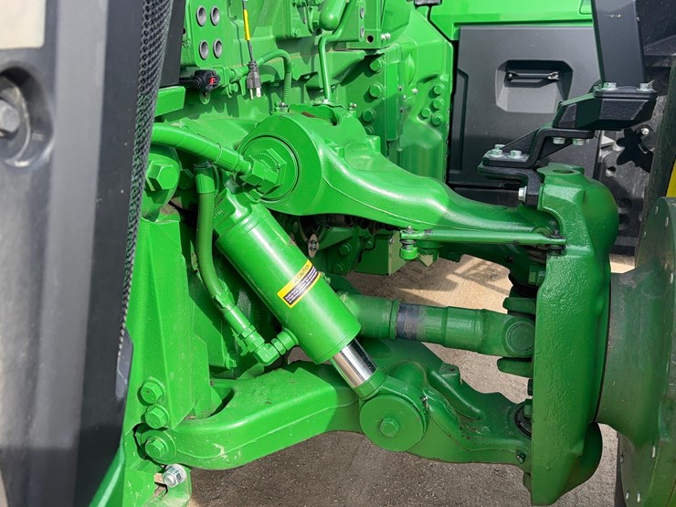 2022-john-deere-8r-370-image-14