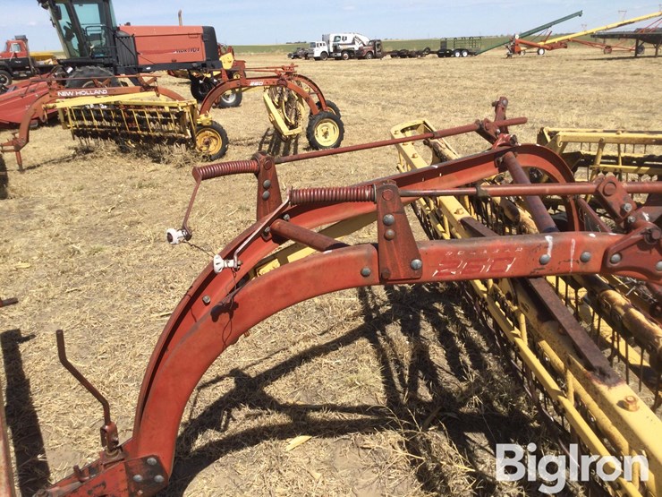 new-holland-260-image-11