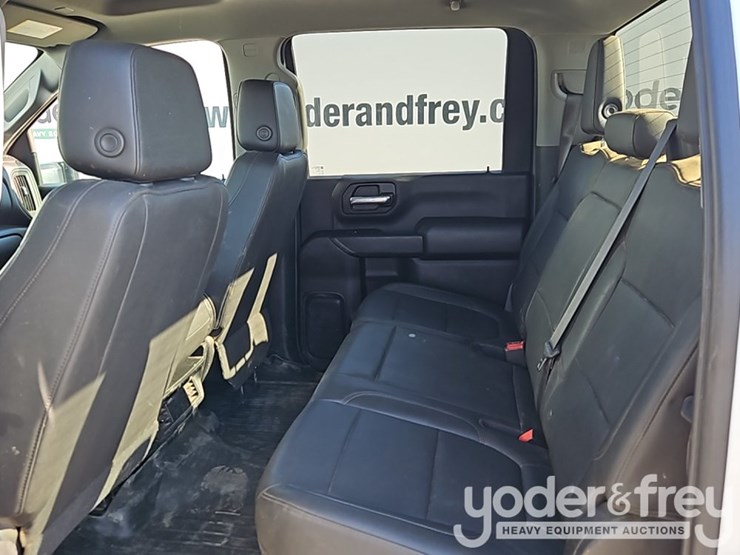 2022-chevrolet-2500hd-image-19