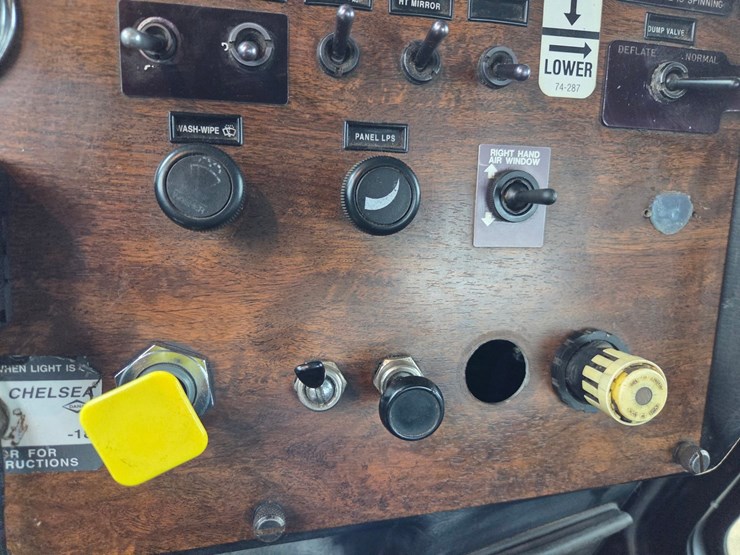 1995-peterbilt-357-image-82