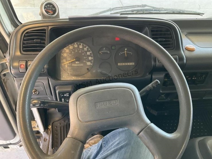 2006-isuzu-npr-image-18