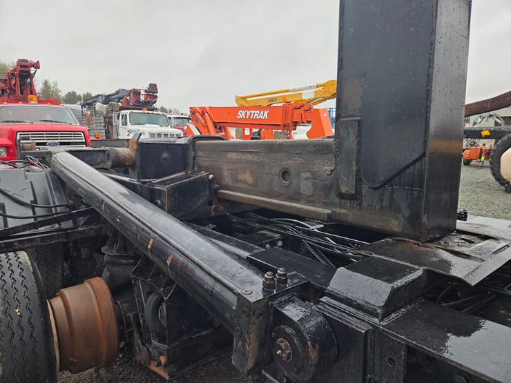 1995-peterbilt-357-image-34