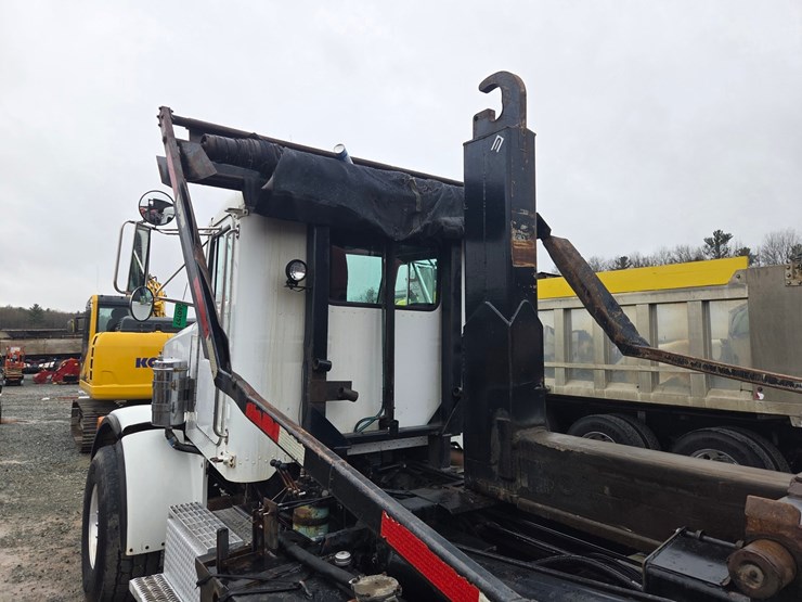 1995-peterbilt-357-image-38