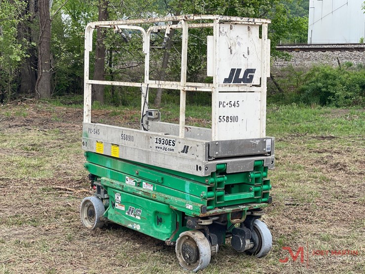 2013-jlg-1930es-image-1