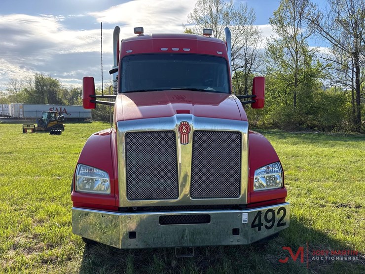 2017-kenworth-t880-image-7