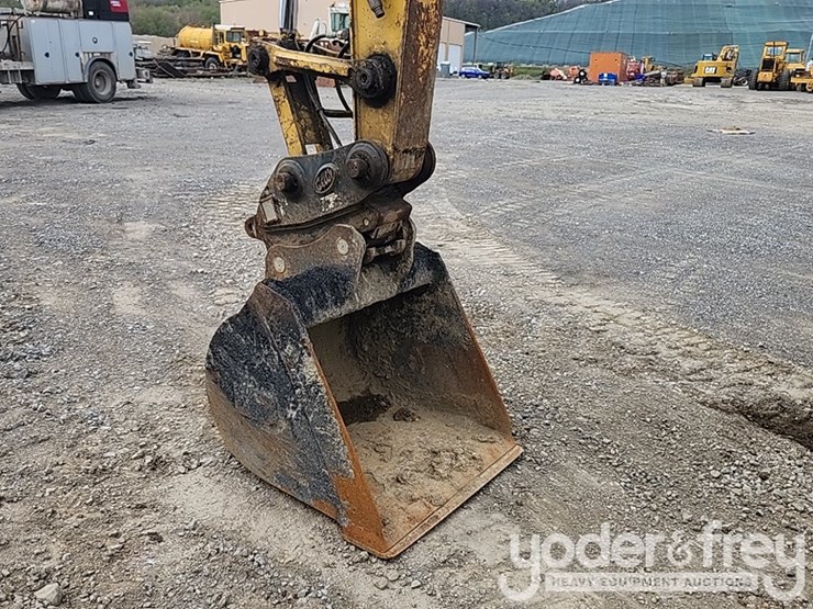 2016-kobelco-sk85cs-3e-image-29