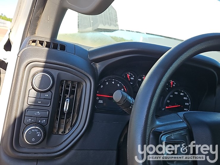 2022-chevrolet-2500hd-image-27