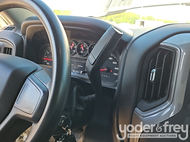 2022-chevrolet-2500hd-image-31