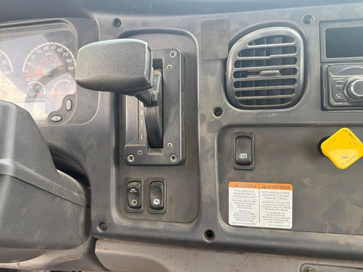 #1174-•-2015-freightliner-cab-and-chassis-image-59