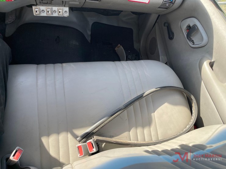 2001-chevrolet-3500-image-21