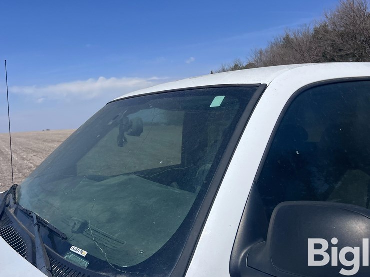 2004-chevrolet-silverado-2500-image-18