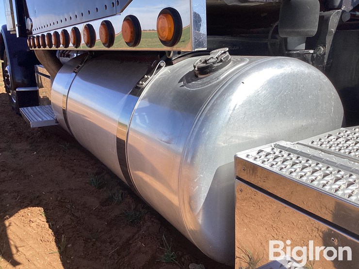 2008-peterbilt-389-image-9