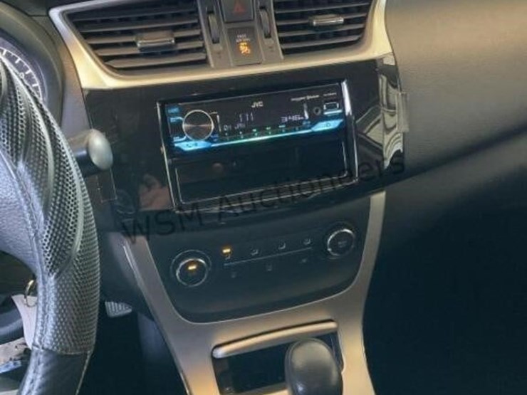 2015-nissan-sentra-sdn-image-18