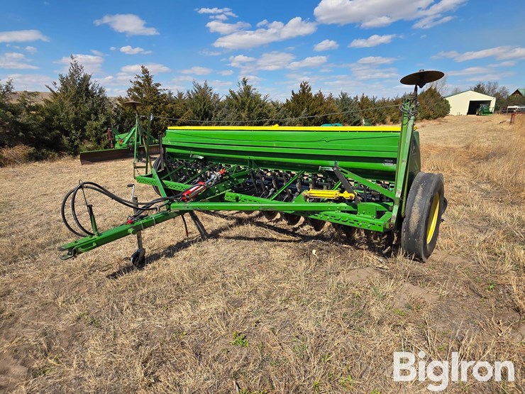john-deere-8200-image-1