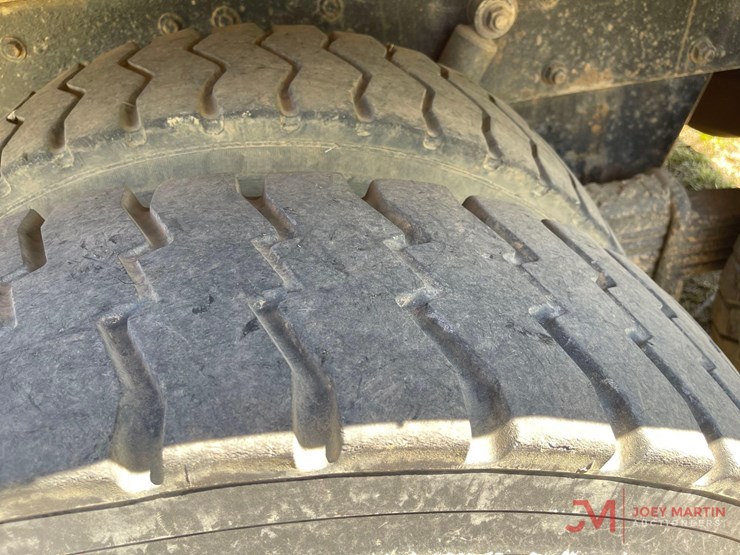 1992-mack-rb690s-image-9