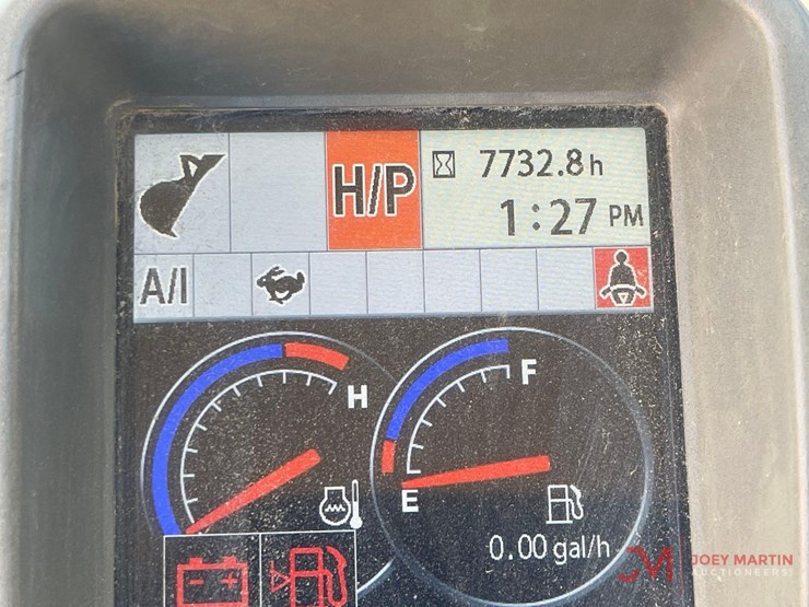 deere-245g-lc-image-26