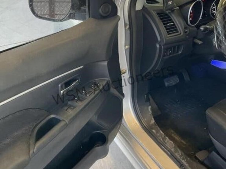 2011-mitsubishi-outlander-image-23