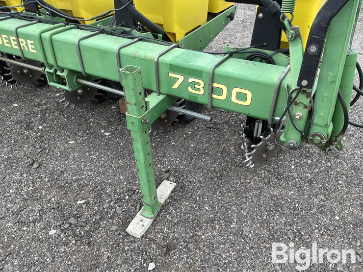 john-deere-7300-image-20