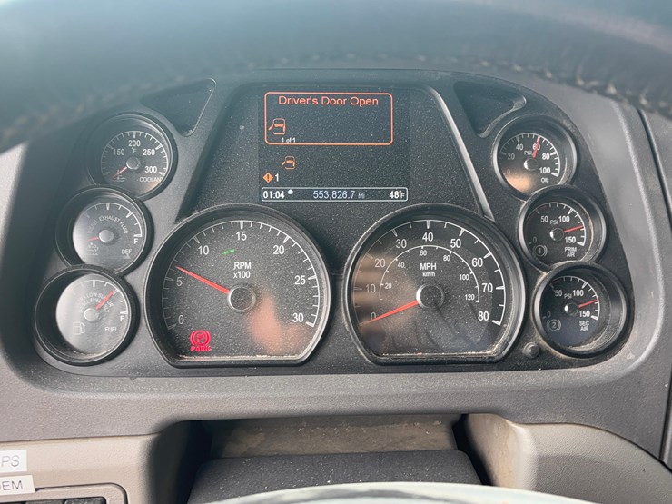 2015-peterbilt-579-image-9