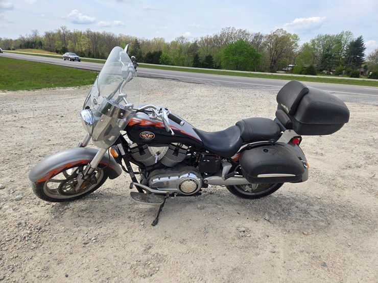 #23348-•-2006-victory-kingpin-motorcycle-image-15