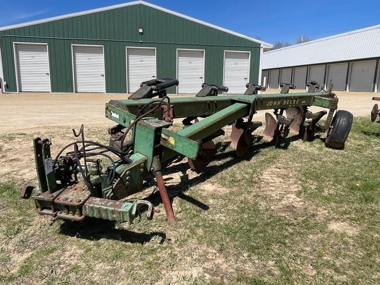 john-deere-700-image-1