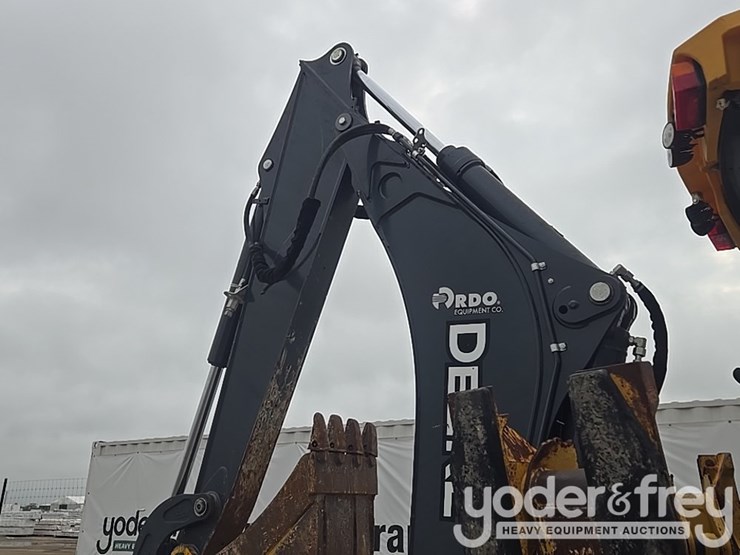 2021-deere-410l-image-37
