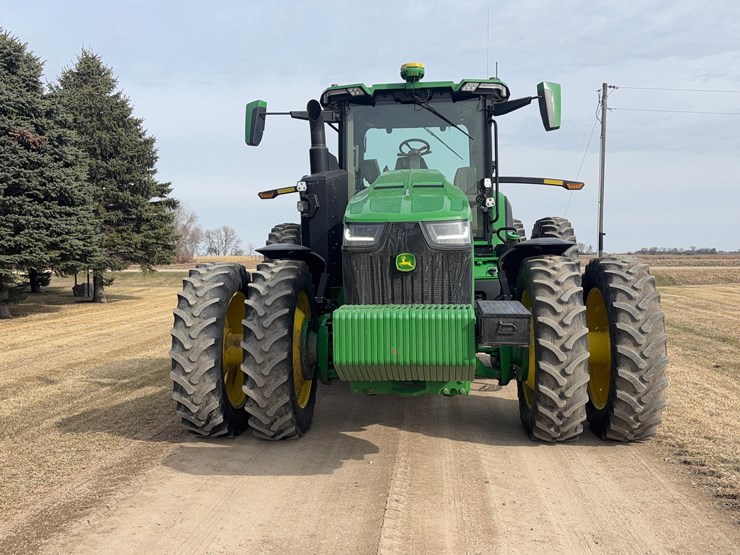 2022-john-deere-8r-370-image-2