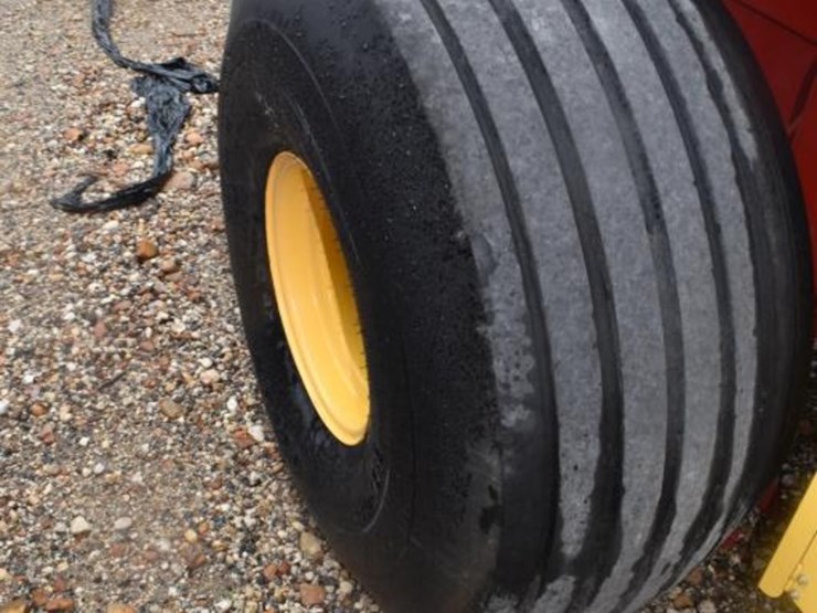 new-holland-roll-belt-560-image-5