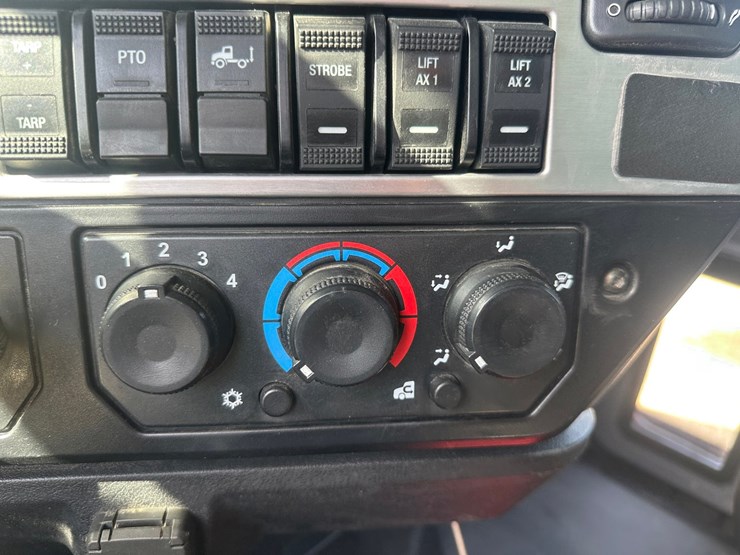 2019-massey-ferguson-8-image-35