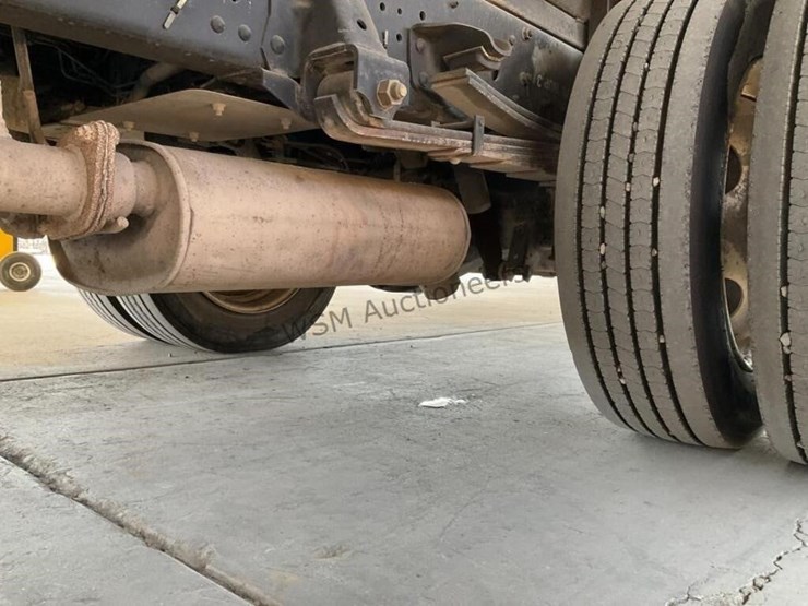 2006-isuzu-npr-image-26