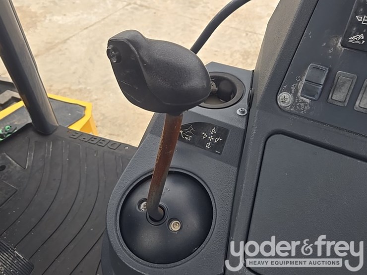 2021-deere-410l-image-62