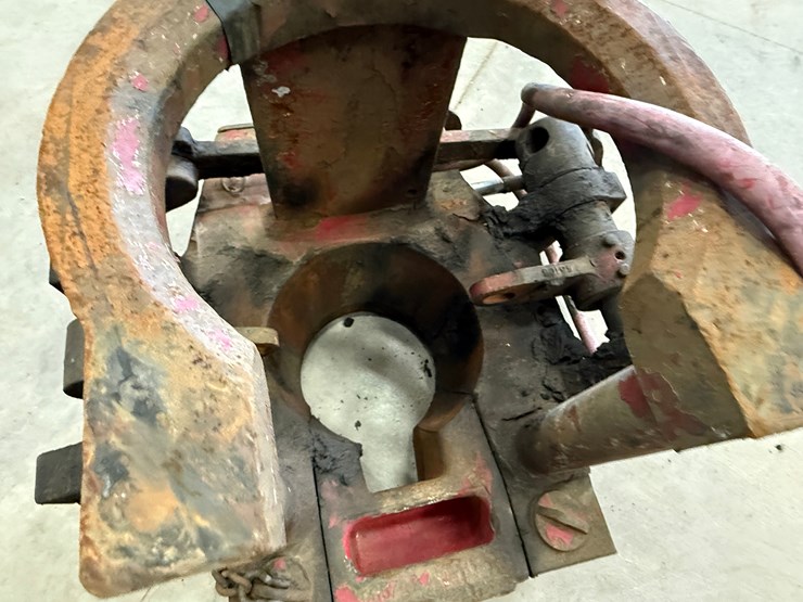 (1)-oil-country-125-ton-tubing-spider-(incomplete)-&-(1)-cavins-model-b-55-ton-dressed-tubing-spider-image-6