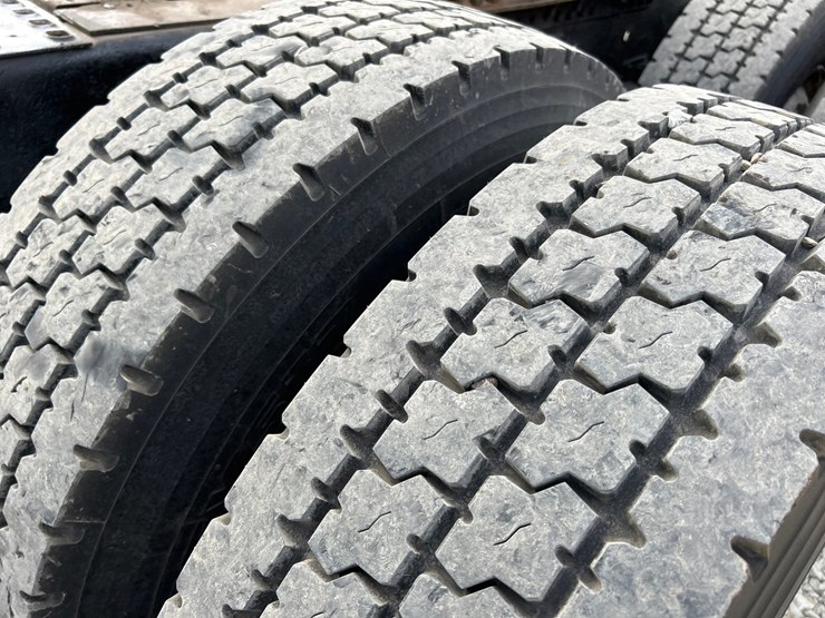 2009-volvo-10-image-78