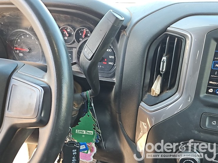 2022-chevrolet-2500hd-image-31