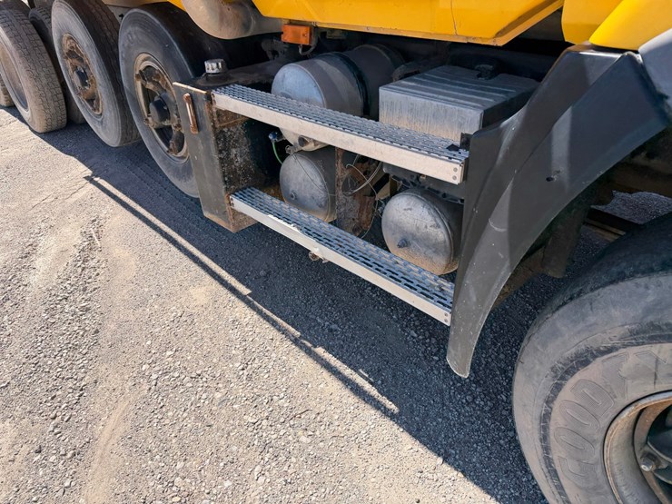 1995-mack-cl713-image-21