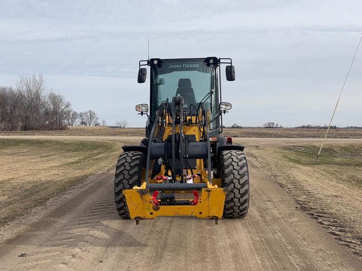 2023-deere-324l-image-9