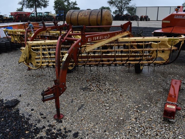 new-holland-258-image-1