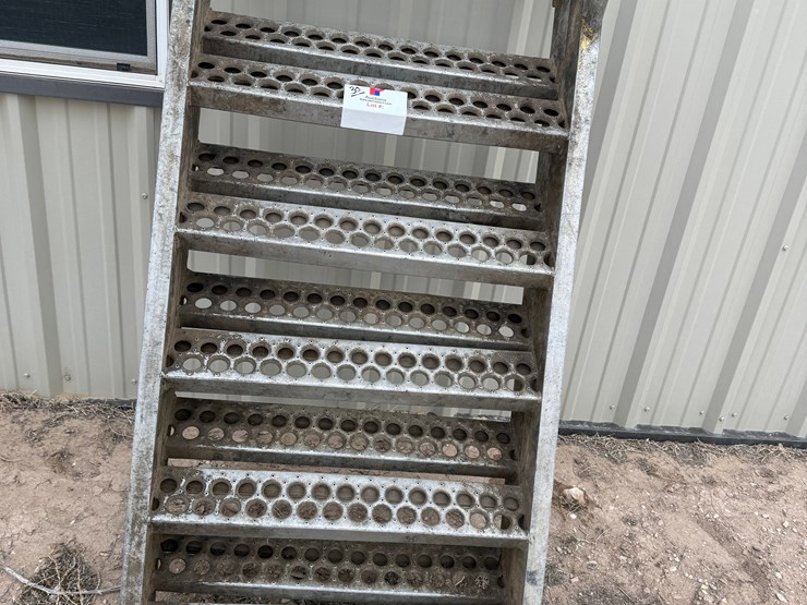 (1)-12'-extendable-aluminum,-(1)-15'-aluminum,-&-(2)-15'-steel-w/-hand-rails-rig-ladders-image-2