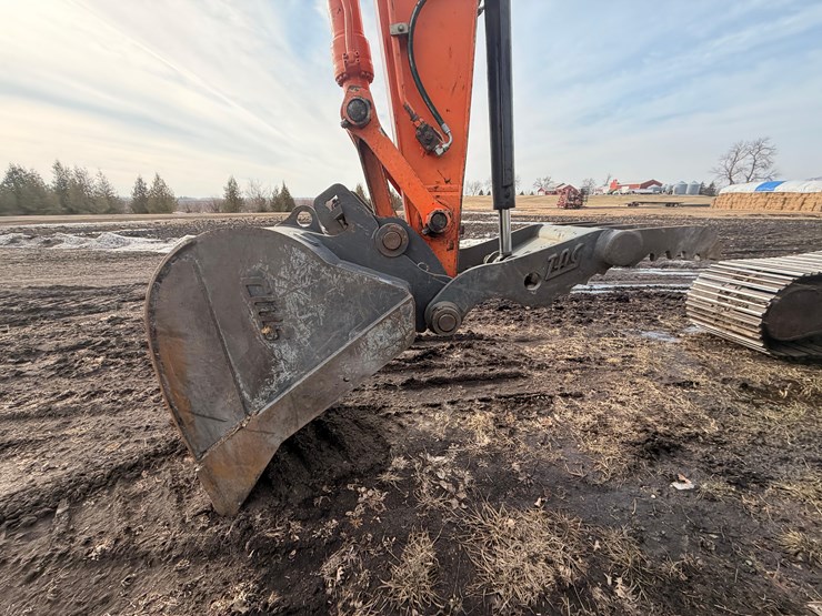 hitachi-zx290g-excavator-image-2