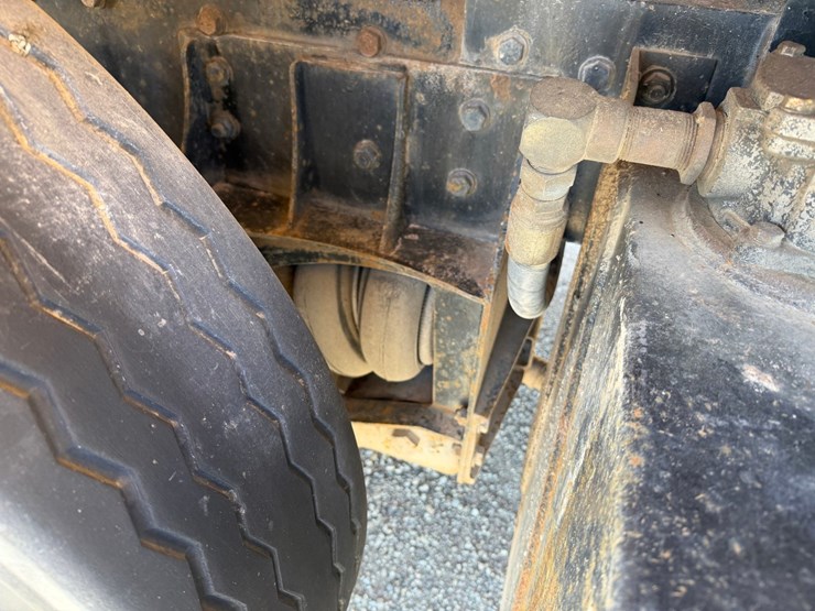 1995-mack-cl713-image-37