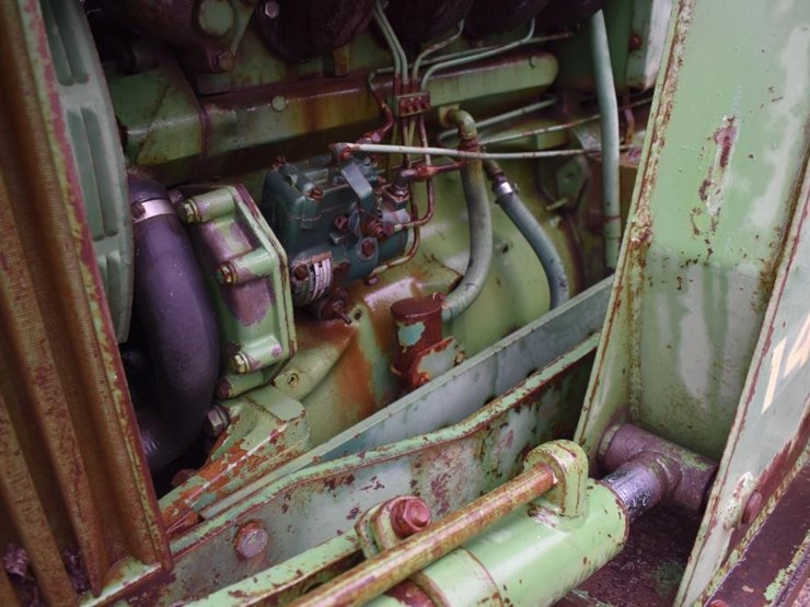 john-deere-2440-image-12