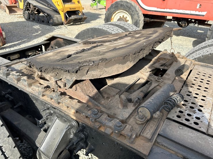 2009-volvo-10-image-29