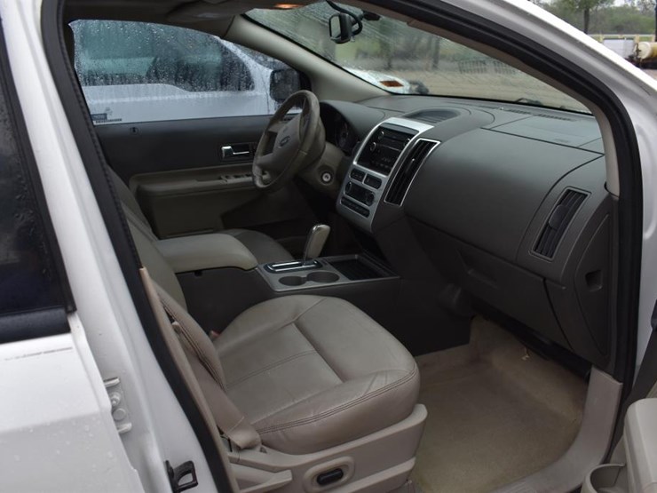 2010-ford-edge-image-7